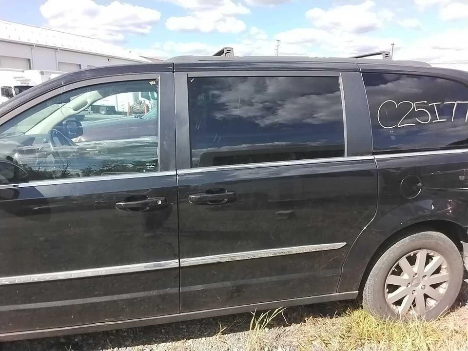 Used Rear Left Door Assembly Rear Side fits: 2015 Chrysler Town & country movabl - Image 1 of 4