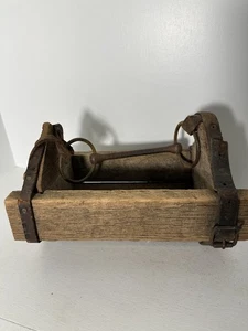 Antico Mangiatoia Grani Manico Legno/Metallo Fienile Stalla Cavallo. - Foto 1 di 8