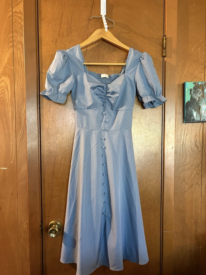 Vestido Belle Poque Estilo Vintage Fuera del Hombro Pequeño Con Botones Foto 1 de 4