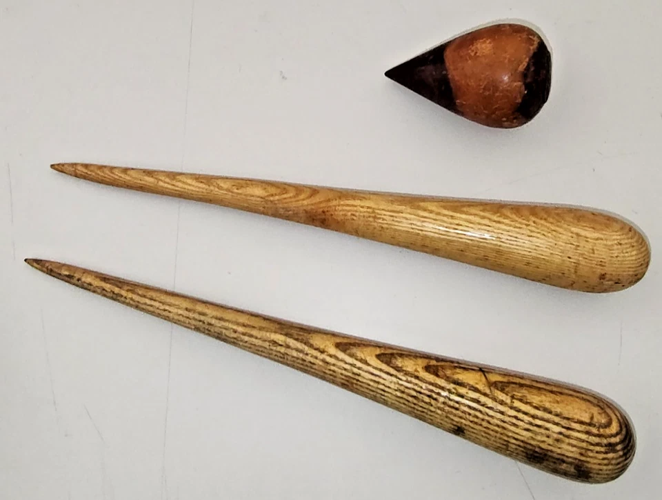 3 Antique Wooden Plumbers Turn Pins, Tool Tampion - Image 1 of 4