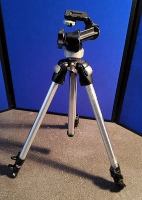 Bogen Manfrotto 3025 pan/tilt head, 3001N tripod, Made in Italy - Image 1 of 3