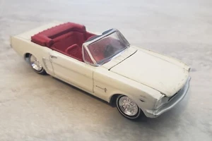 Rarissima Ford Mustang Cabrio Johnny Lightning Playing Mantis bianca 1999 - Foto 1 di 10
