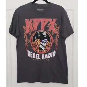 T-shirt grafica Design By Humans KPPX Rebel Radio 103.6 FM taglia L collezione festival - Foto 1 di 4