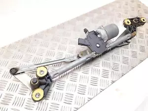 Chrysler Voyager MK2 2.5crd front wiper motor with linkage 2005 - Picture 1 of 5
