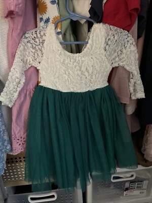 Niña pequeña formal encaje blanco con falda atacada de tul verde esmeralda talla 2/3  Foto 1 de 4