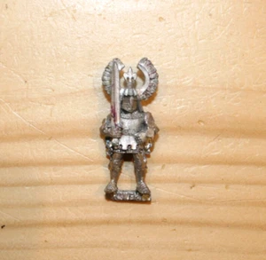 BRETONNIAN CLASSIC QUESTING KNIGHT ON FOOT WARHAMMER METAL OOP - Picture 1 of 2