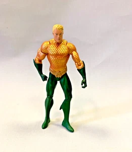 DC Collectibles, DC Comics Essentials Aquaman figurine - Photo 1/5