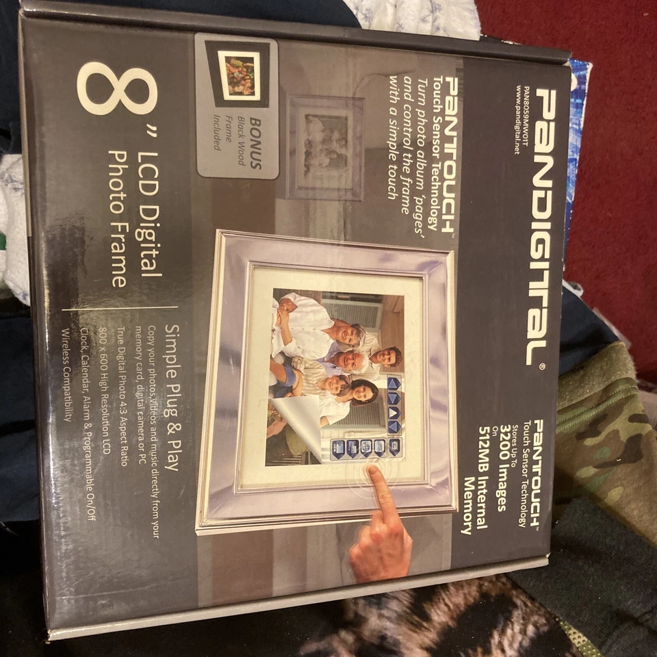 Pandigital 8" LCD Digital Photo Frame 800x600 512MB On/Off Alarm 4:3 PAN8002W02T - Image 1 of 1