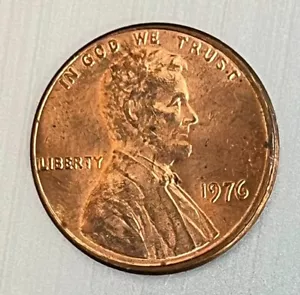 1976 Lincoln cent with an off-center minting error. - Photo 1 sur 2