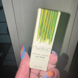 New In Box NYAKIO Kenyan Coffee Lip Scrub ~ Rare ⭐️ - Picture 1 of 4