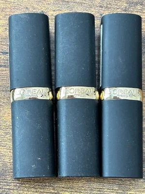 L'Oreal Colour Riche Lipstick #804 He Thinks He's Matte-cho 3 Pack 1 smudged tip - Image 1 of 3