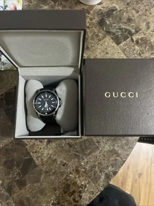 GUCCI DIVE DIVE YA136204A 136.2 Quartz Black Date indicator Excellent Condition - Picture 1 of 12