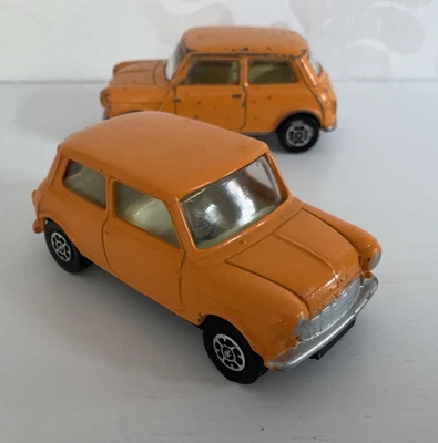 Corgi 204 Morris Mini Minor Whizzwheels Naranja 2 variaciones de placa base Foto 1 de 4