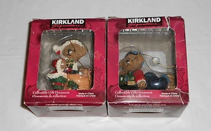 Vintage Kirkland Signatur Bär Sammlerstück Geschenk Ornamente (2er Set) Harz  - Bild 1 von 2