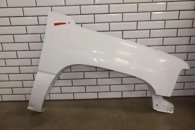 99-06 Chevy Silverado/Tahoe/Suburban Passenger Right Fender (Summit White 50U) Foto 1 de 4