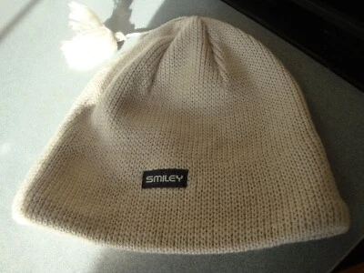 GORRO BORLA SMILEY BEIGE SÓLIDO 100 % LANA PURA TALLA ÚNICA EE. UU. USADO EN EXCELENTE ESTADO Foto 1 de 4