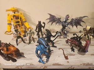 Alien & Predator Large Lot Of Kenner Figures (Some Missing Accessories) - Picture 1 of 11