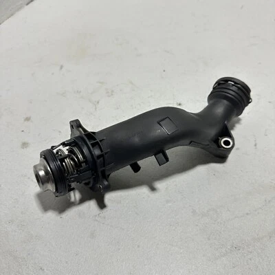 Carcasa termostato refrigerante agua motor Mercedes OEM 2012-2018 CLS550 4,6 L Foto 1 de 4