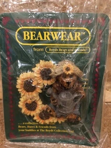 Boyds Bear Bearwear pin RARE BAILEY IN THE GARDEN #26105 NIP - Picture 1 of 5