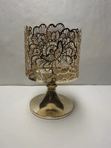 NEW BATH & BODY WORKS GOLD COLORED FLOWER PEDESTAL CANDLE HOLDER - Picture 1 of 4