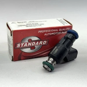 *Made In USA* Standard Motor Products FJ1062 Fuel Injector PFI Chevrolet GMC - Picture 1 of 6