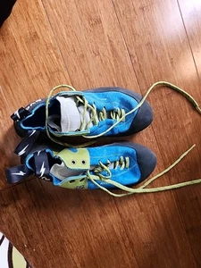 Evolv Axoim Climbing Shoes - Picture 1 of 2
