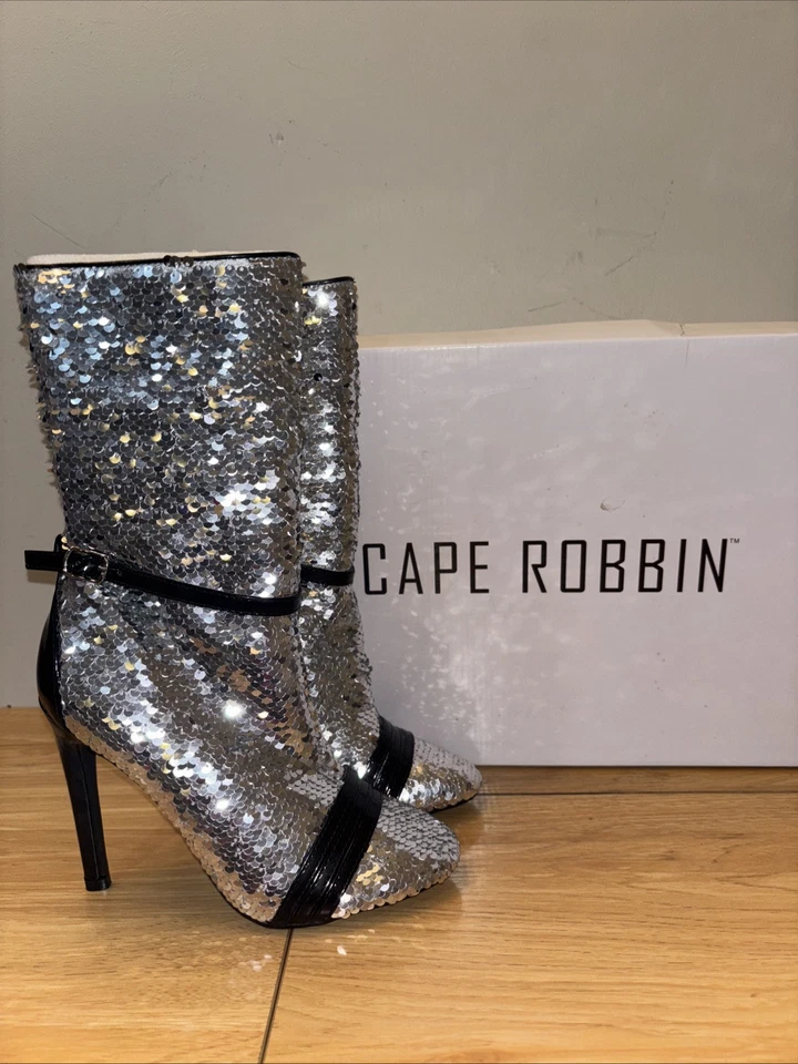 Botines de lentejuelas plateadas Cape Robbin talla 6 nuevos en caja Foto 1 de 4