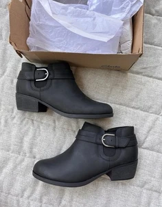 Clarks Women's Adreena Boot Size 12 Low Block Heel Black Leather Bootie Comfy - Picture 1 of 3