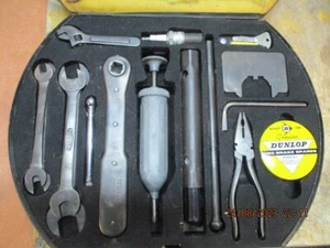 Rare Jaguar Mark 2 MK2 Mk II 340 Complete Tool Kit Garringtons SSP Dunlop - Foto 1 di 16