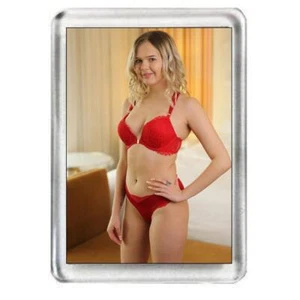 Sexy imán de nevera Coco Lovelock. 12 imágenes disponibles. - Imagen 1 de 13