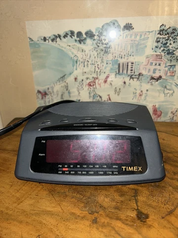 VINTAGE TIMEX AM FM  CLOCK RADIO T229B Battery or plug in works Cover