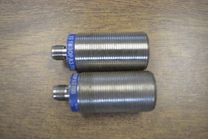 (2) Telemecanique Inductive Sensors XS1M30PA370D - Bild 1 von 3