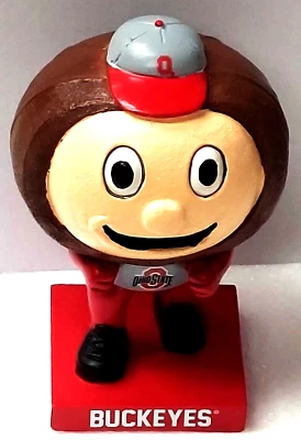 Estatua de mascota de cabeza grande pequeña del estado de Ohio "Brutus Buckeye" Foto 1 de 4