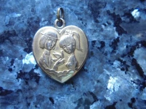 belle medaille en forme de coeur des amoureux de peynet ..... - Picture 1 of 2
