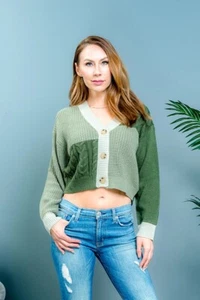 Green Cable Knit Sweater Size Medium Colorblock Long Sleeve Cropped - Picture 1 of 3