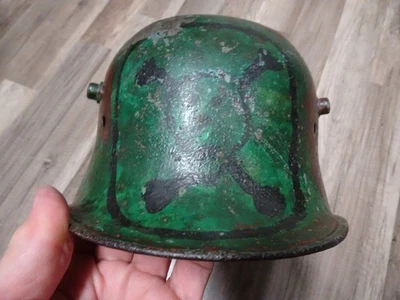 Original Primera Guerra Mundial "Casco de camuflaje alemán M1916" forro parcial probablemente un repintado Foto 1 de 4