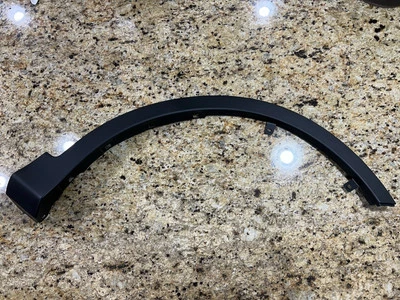 2013-2015 Toyota Rav4 Front Right Rearward Wheel Opening Molding 75601-0R030 OEM - Изображение 1 из 4