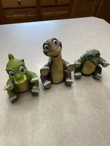 LAND BEFORE TIME Figurine Burattini a Mano 1988 Pizza Hut Set di 3 Vintage - Foto 1 di 10