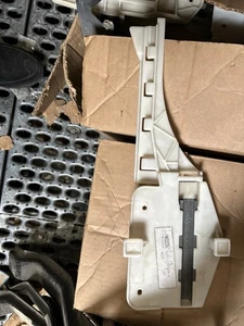 NOS 83-88 Ranger Pickup,Bronco II Passenger Door Window Bracket F1TZ-1023288-A - Picture 1 of 2