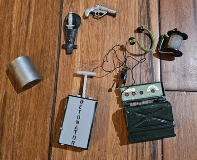 Faca vintage GI Joe Action Field rádio detonador arma alargamento década de 1960 LEIA - Imagem 1 de 4