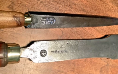 outils anciens,old tool,beau lot de 2 rares grands couteaux de tourneur sur bois - Photo 1/4