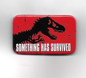 ¡Nuevo! "Parque Jurásico 1996 ""Something Has Survived"" Universal Studios 2-3/4""x1-3/4" - Imagen 1 de 2