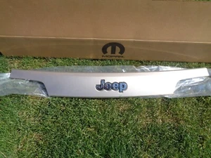 NEW OEM 2014 2015 JEEP GRAND CHEROKEE 1WD54KFSAC LIFT GATE LICENSE TRIM CASHMERE - Picture 1 of 6