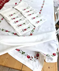 Vintage Linen Tablecloth with Red Rose Trellis Embroidery & 10 Napkins A503 - Picture 1 of 14