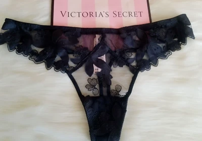 VICTORIA'S SECRET MUY SEXY ZIGGY GLAM BORDADO FLORAL TANGA PANTY MEDIANA NEGRA Foto 1 de 4