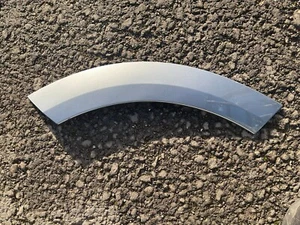 39848551 Volvo passaruota destro - la pelle necessita solo di saldatura plastica al sottotelaio interno - Foto 1 di 5