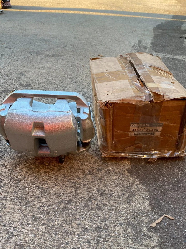 Genuine Nissan Front Right Brake Caliper For Infiniti FX35 FX45 41001-CL00B - Image 1 of 1