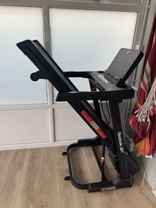 Reebok Jet 100x Foldable Treadmill with Power Incline Running - Picture 1 of 16