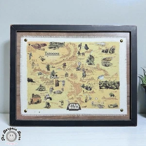 Star Wars Tatooine mappa in tessuto incorniciato 15x12 pranzo in scatola decorazione arte da parete ritirata *RARO* - Foto 1 di 3