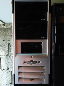 Monitor 17 + ASUS P5QPL-AM Intel E7500 3,00GHz 2GB RAM 80GB DVD FDD Windows XP - Imagen 1 de 9